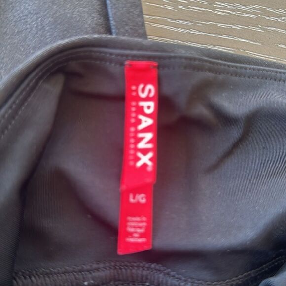 SPANX Faux Leather Women’s Size L Black Shaping Leggings GUC - Picture 11 of 12